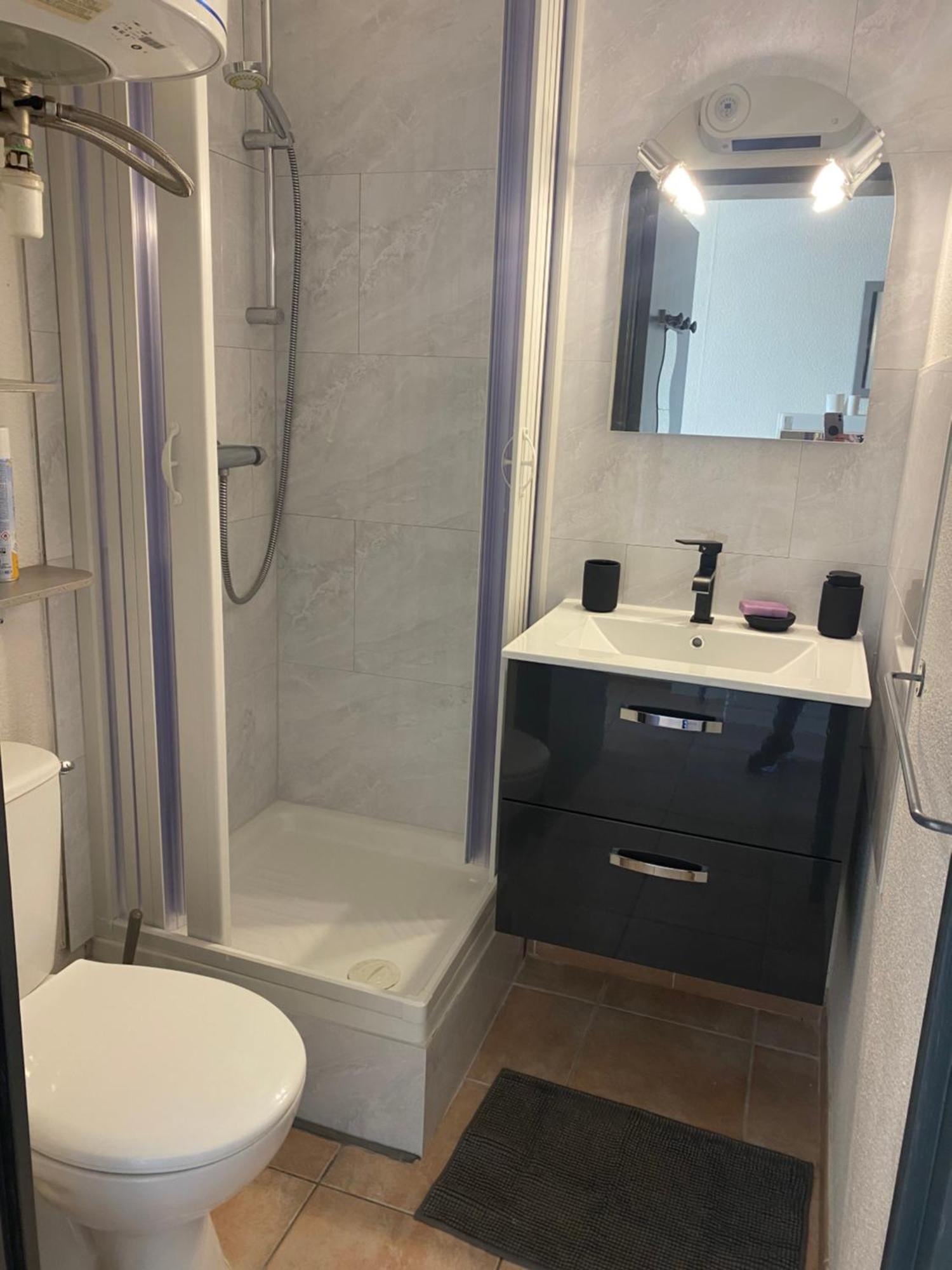 Appartement En Bord D'Etang เลอบาร์กาแรส ภายนอก รูปภาพ
